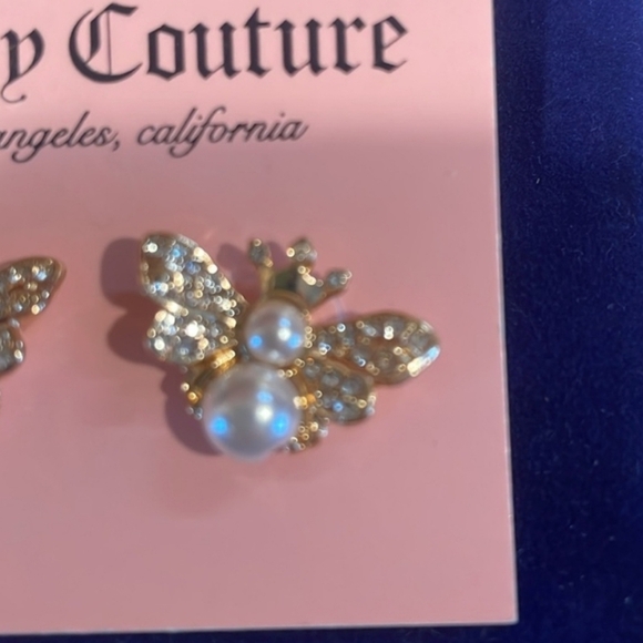 Juicy Couture Goldtone White Pearl Bead Butterfly Button Stud Earrings NWT - Picture 3 of 4